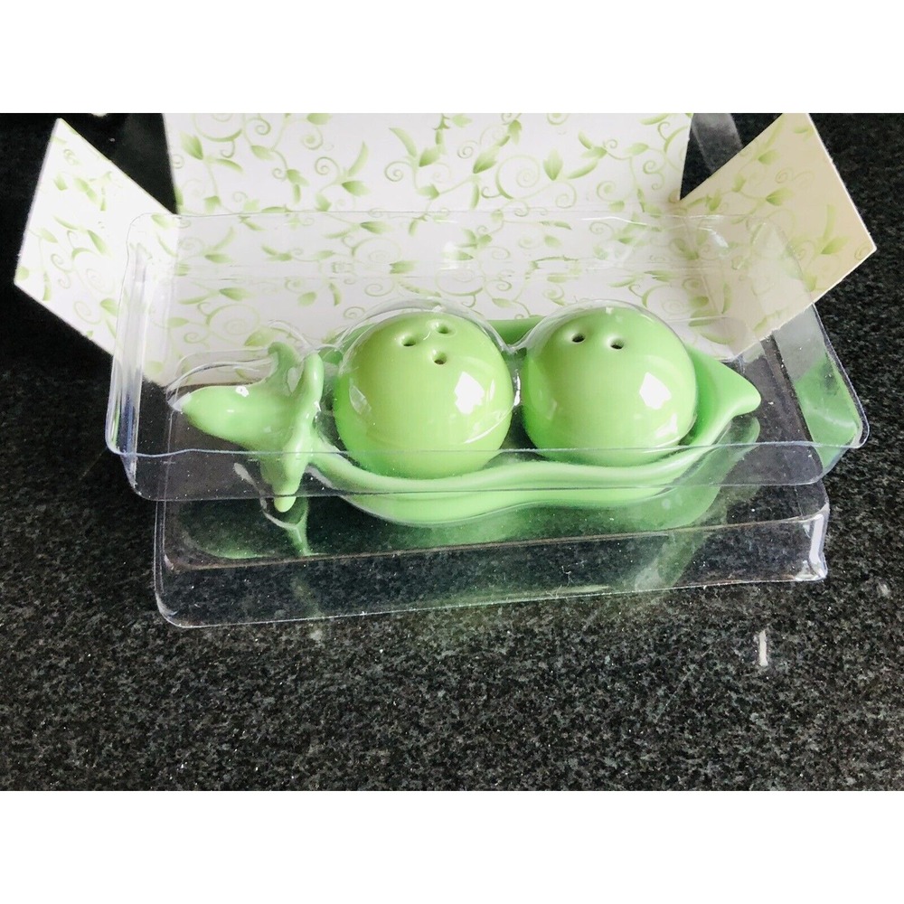 Two Peas In A Pod Salt & Pepper Shakers Set - Kate Aspen - Miniature New In Box - Picture 2 of 12